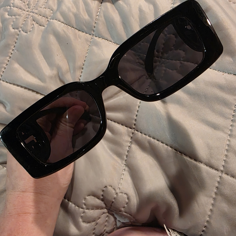 USED...Gucci Black Rectangular Sunglasses - image 5